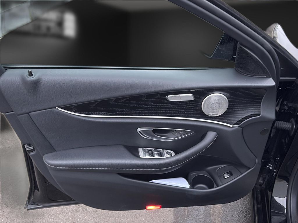 Mercedes-Benz E 300 2022