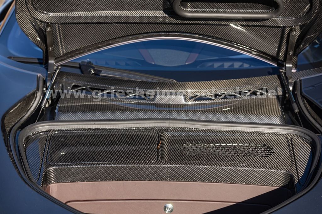 McLaren Speedtail 2021