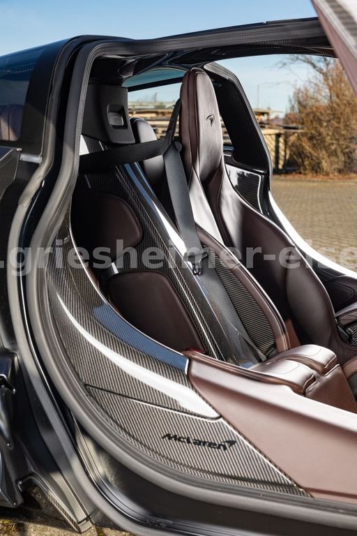 McLaren Speedtail 2021