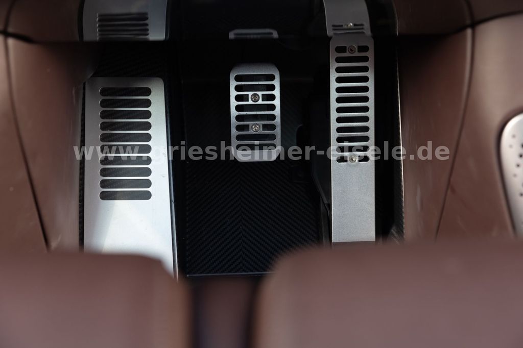 McLaren Speedtail 2021