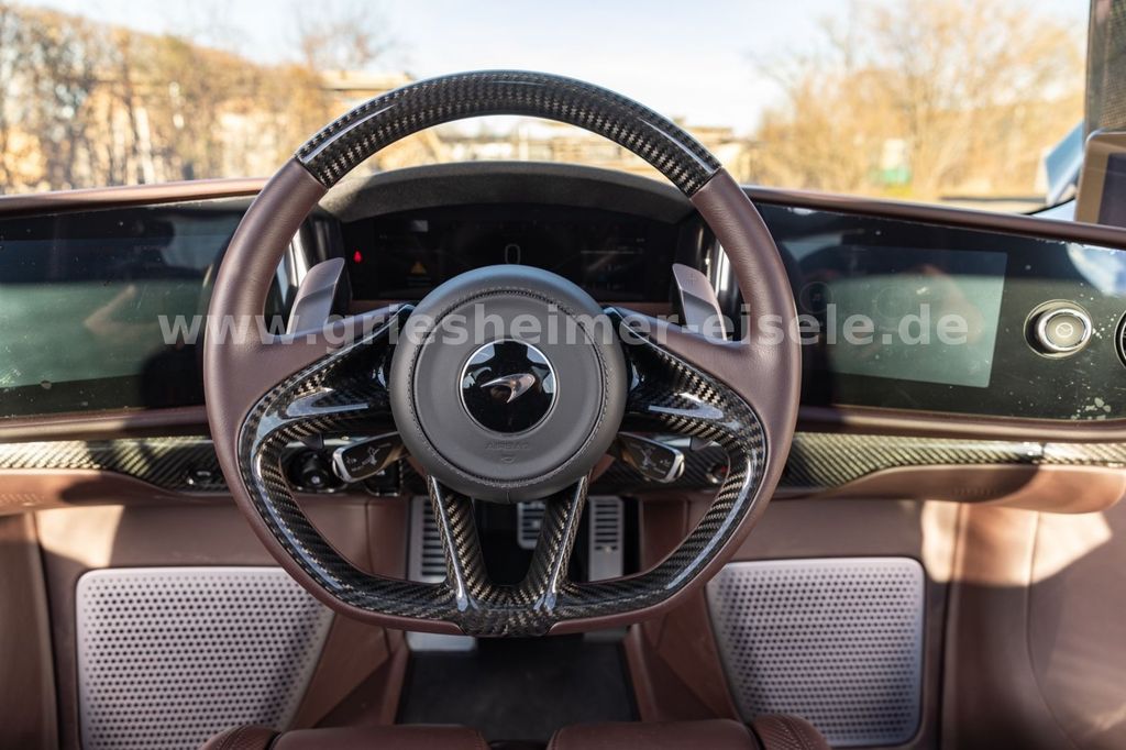 McLaren Speedtail 2021