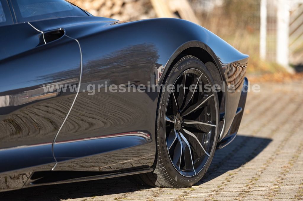 McLaren Speedtail 2021