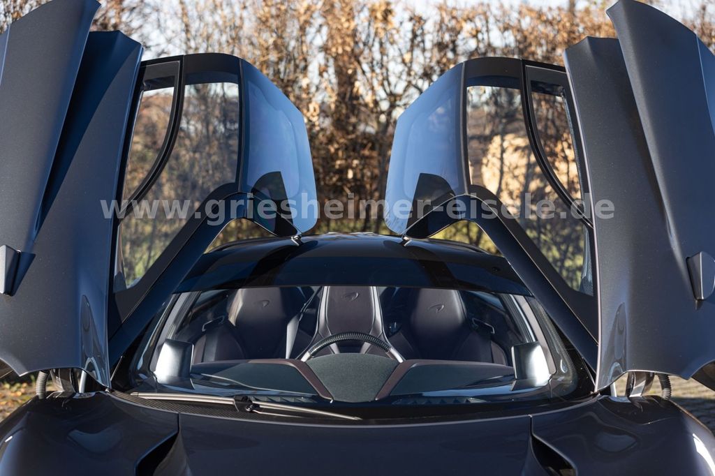 McLaren Speedtail 2021