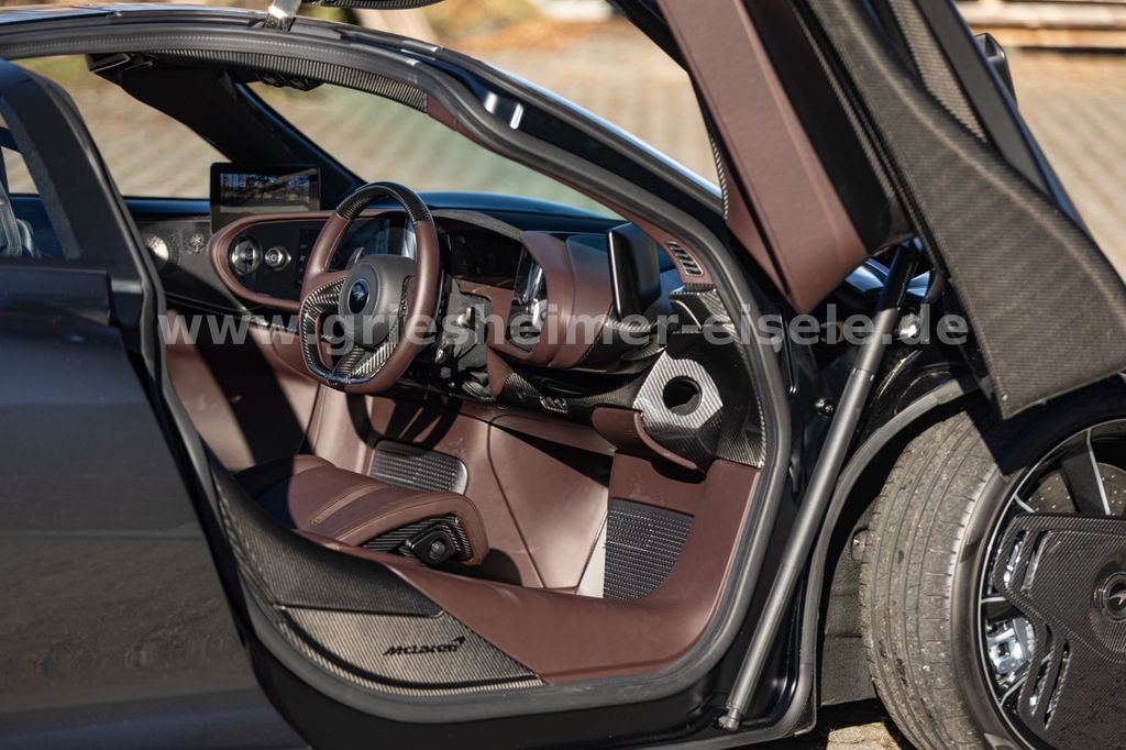 McLaren Speedtail 2021