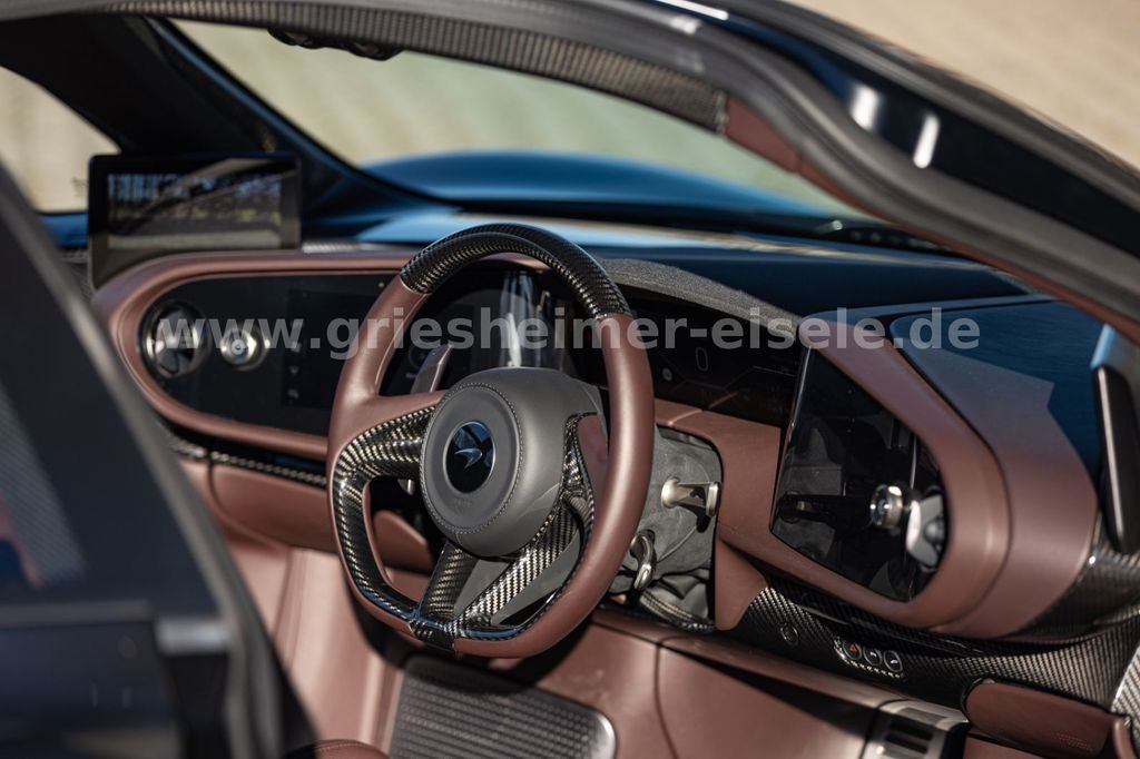 McLaren Speedtail 2021