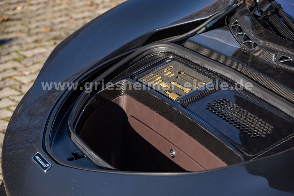 McLaren Speedtail 2021