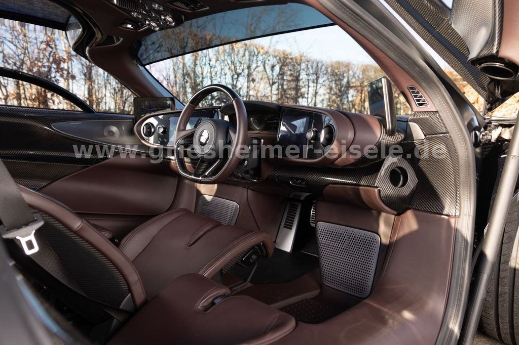 McLaren Speedtail 2021