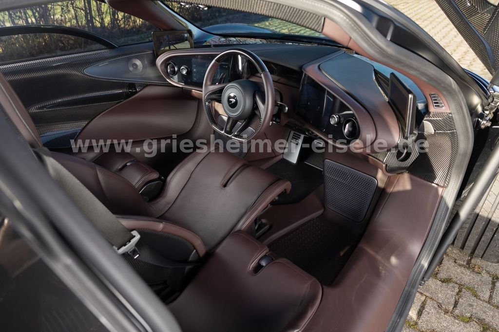 McLaren Speedtail 2021