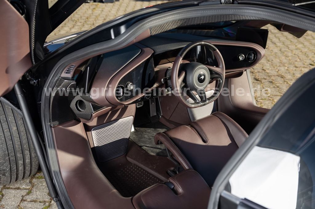 McLaren Speedtail 2021