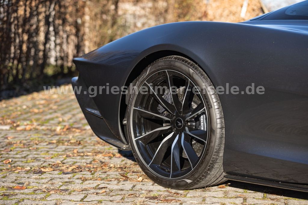 McLaren Speedtail 2021