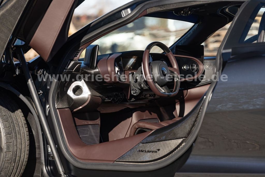 McLaren Speedtail 2021