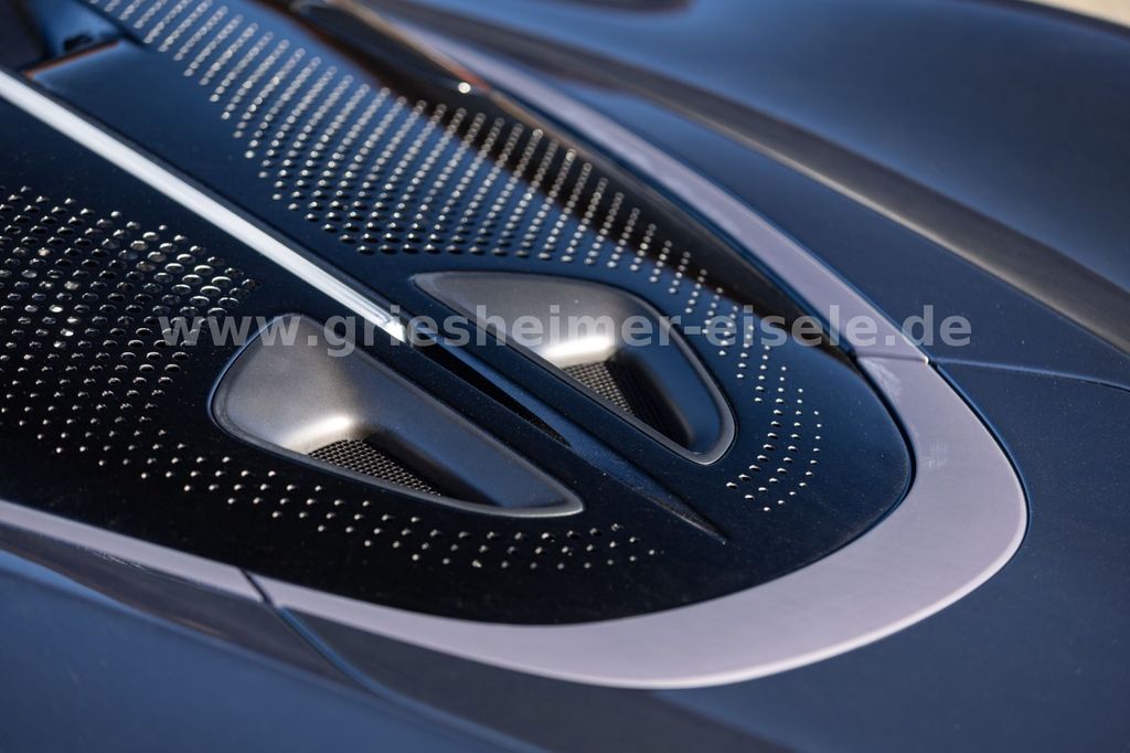 McLaren Speedtail 2021