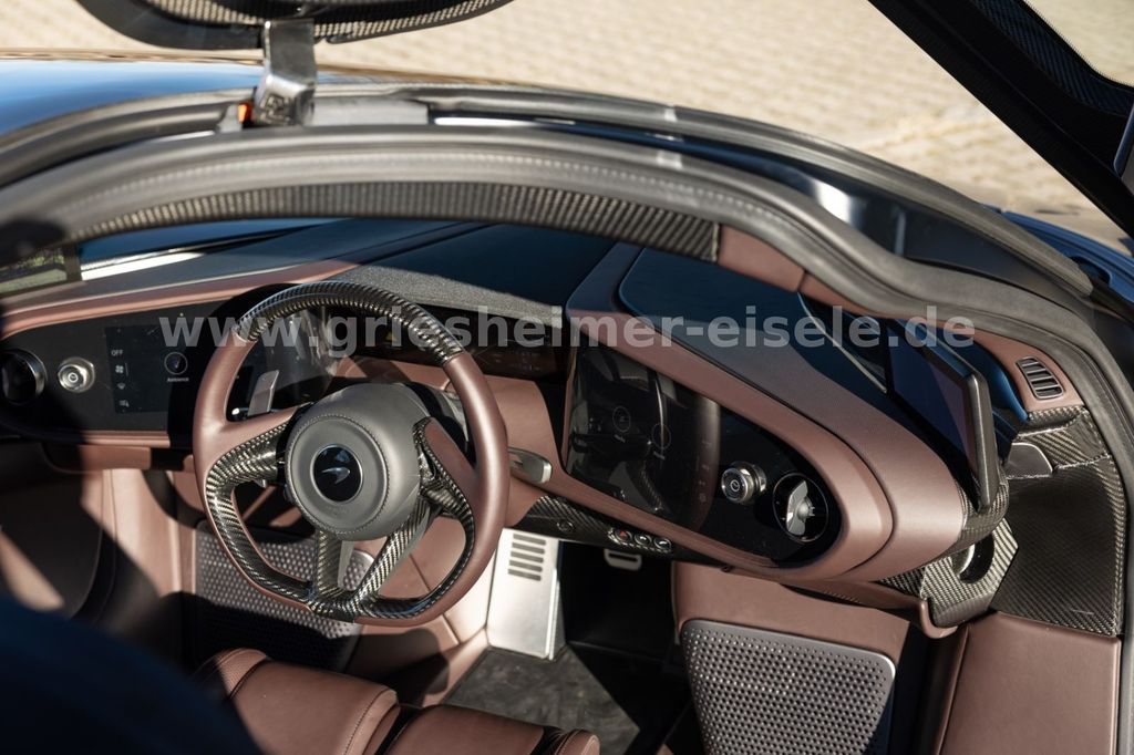 McLaren Speedtail 2021
