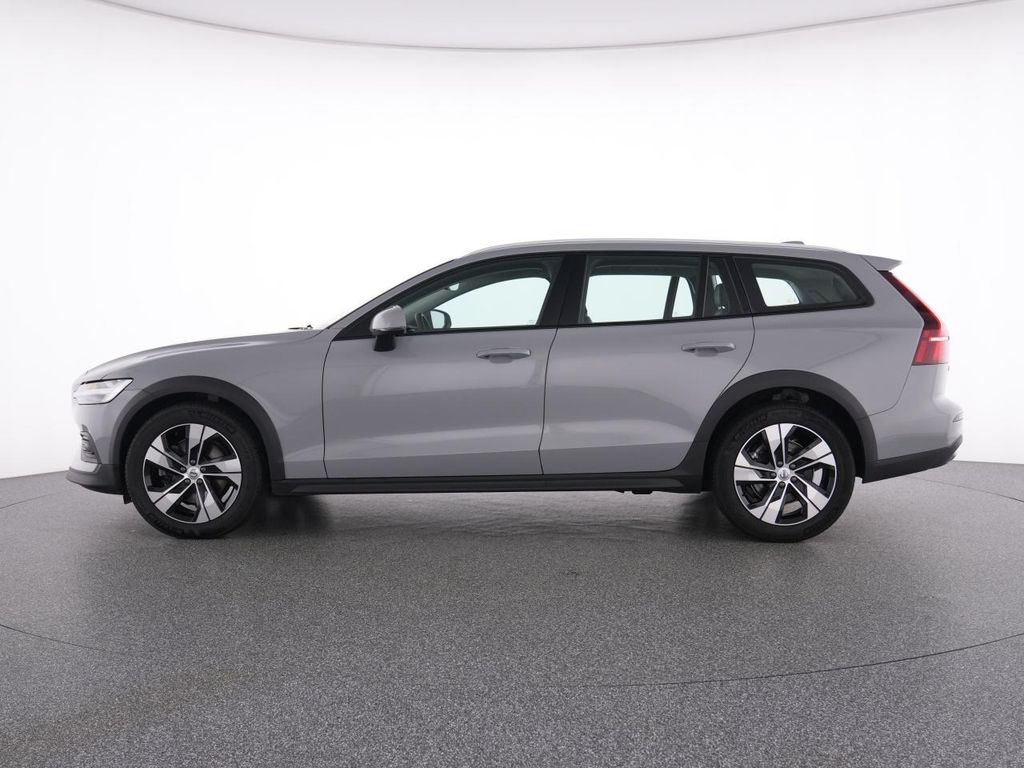 Volvo V60 Cross Country 2023