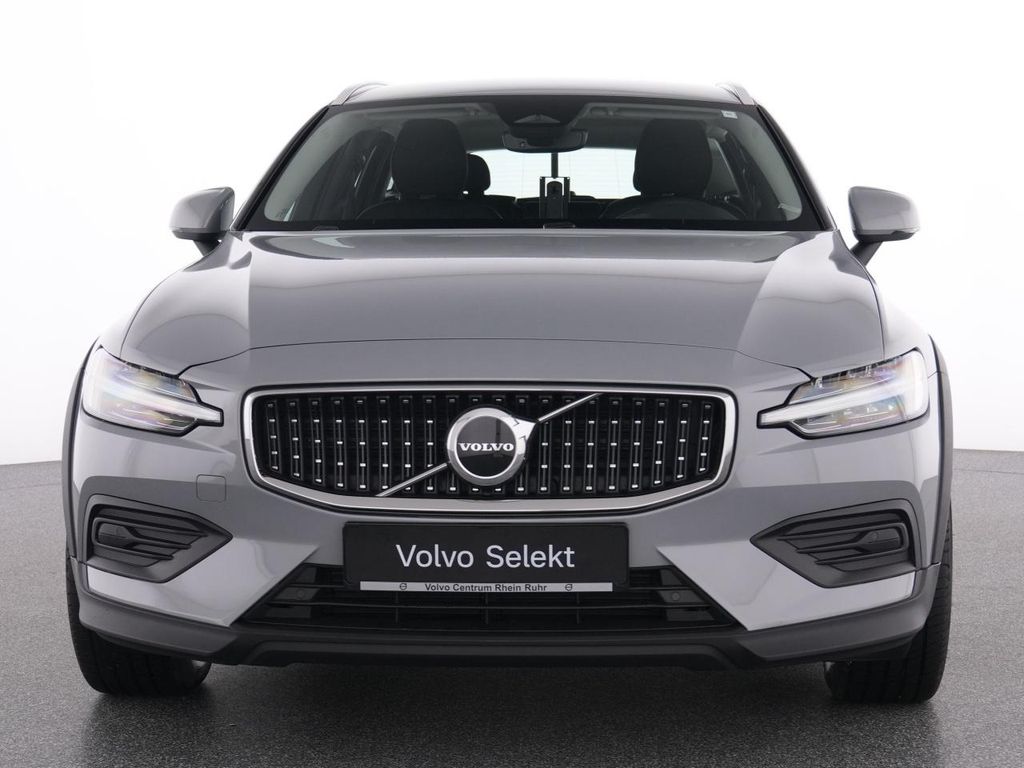 Volvo V60 Cross Country 2023