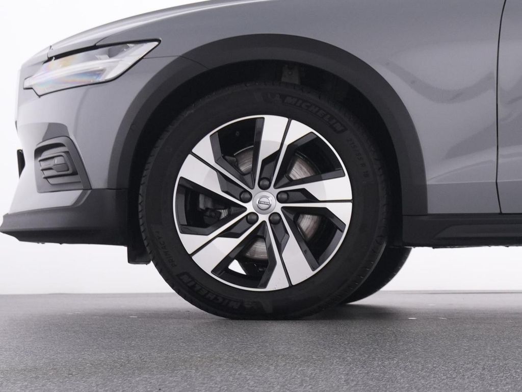 Volvo V60 Cross Country 2023