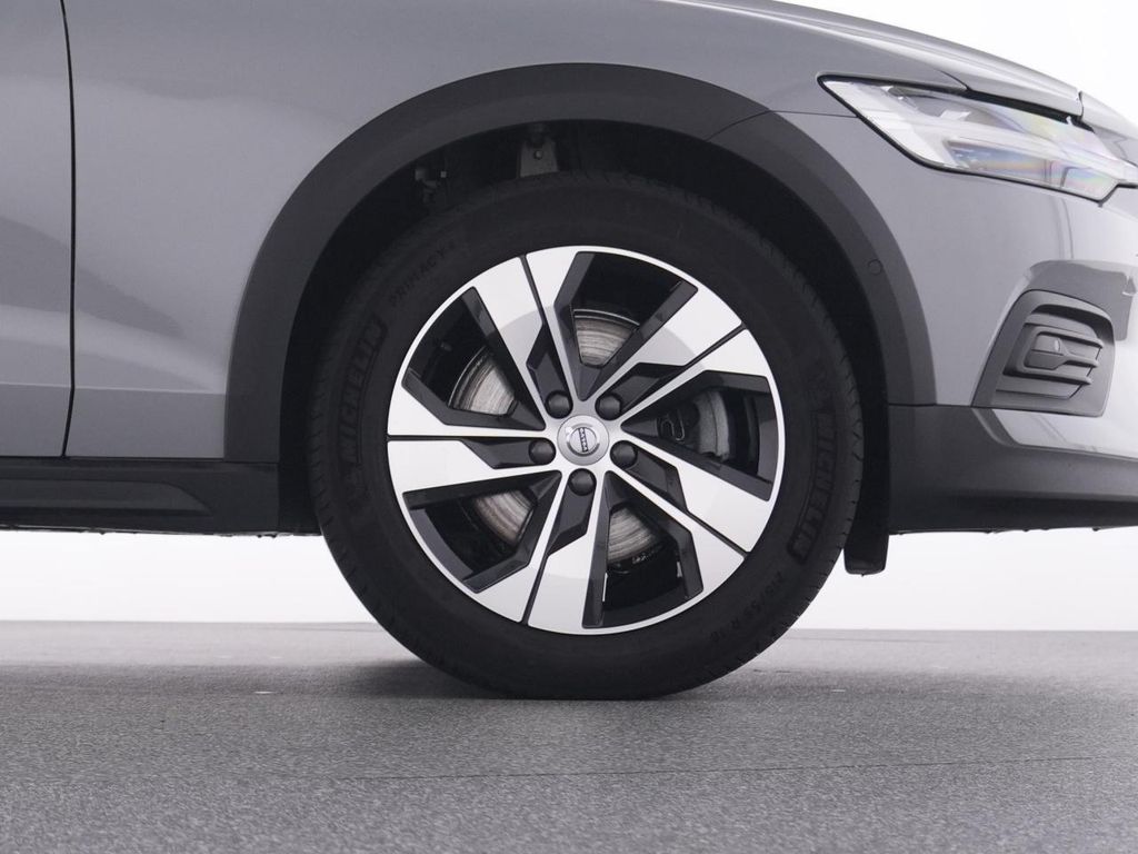 Volvo V60 Cross Country 2023