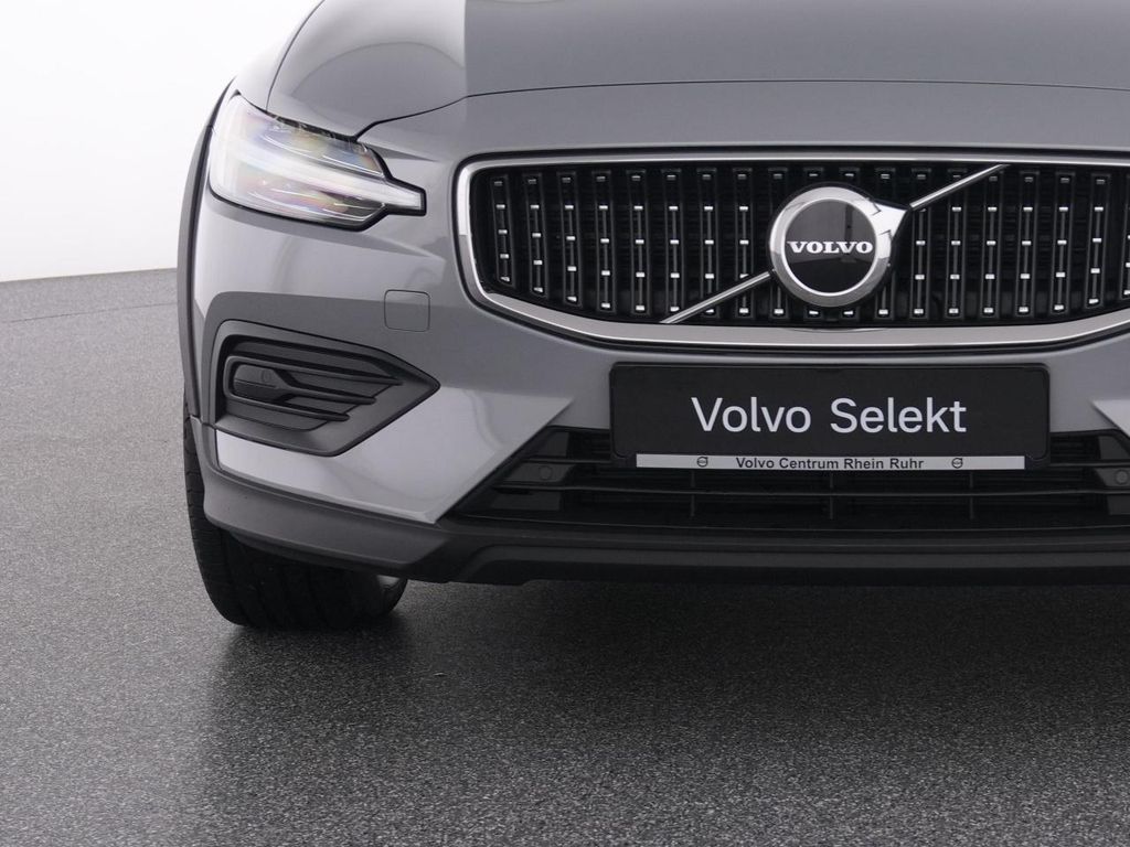 Volvo V60 Cross Country 2023
