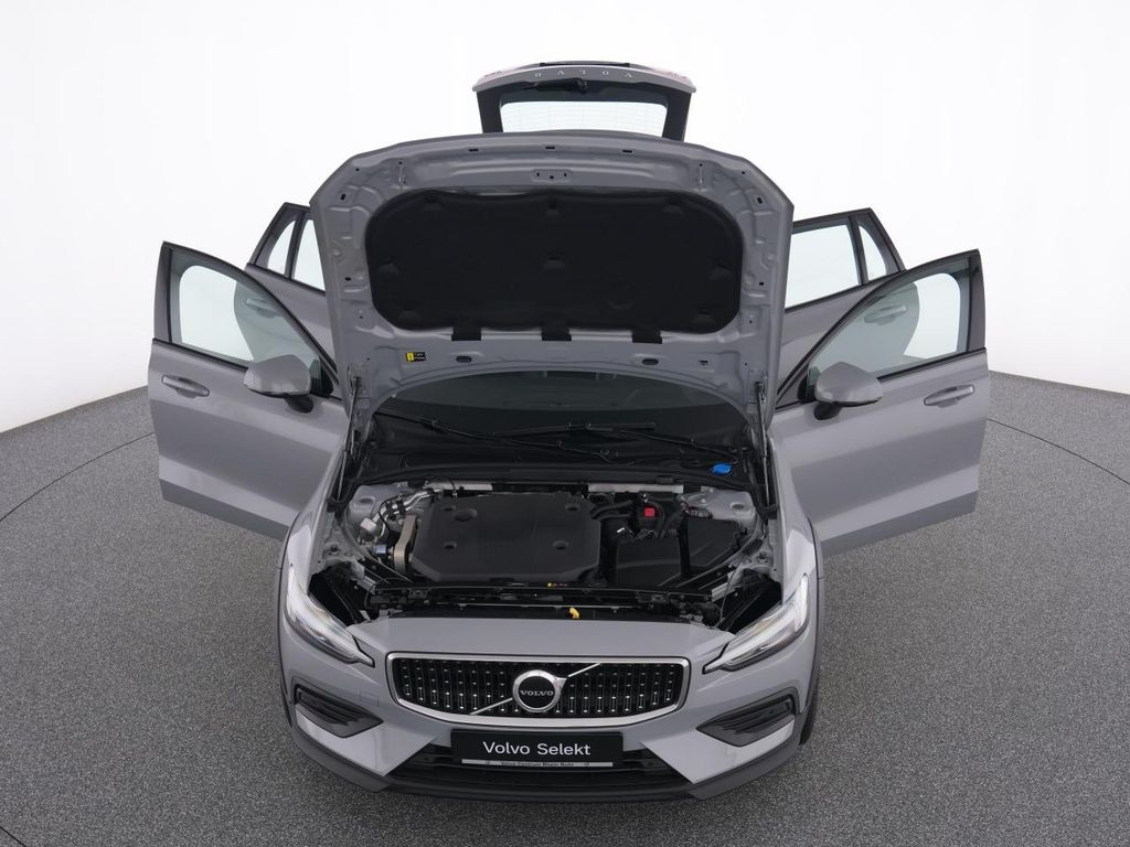 Volvo V60 Cross Country 2023