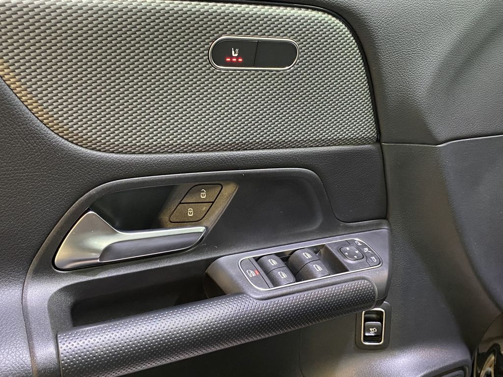 Mercedes-Benz GLB 180 2024