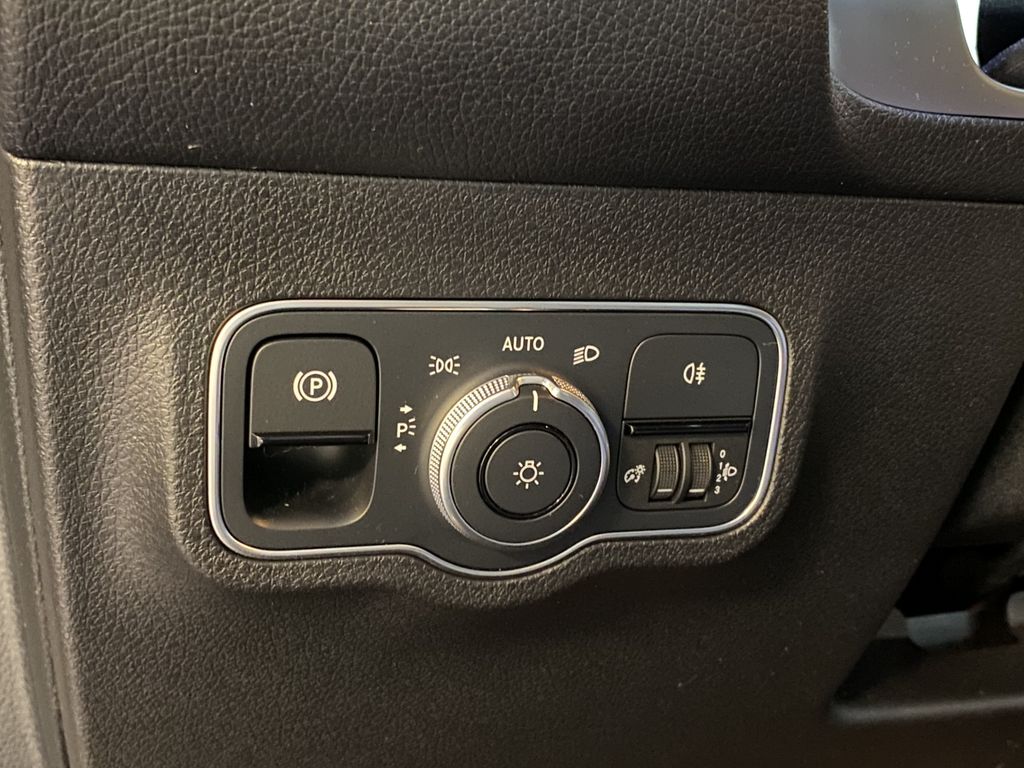 Mercedes-Benz GLB 180 2024