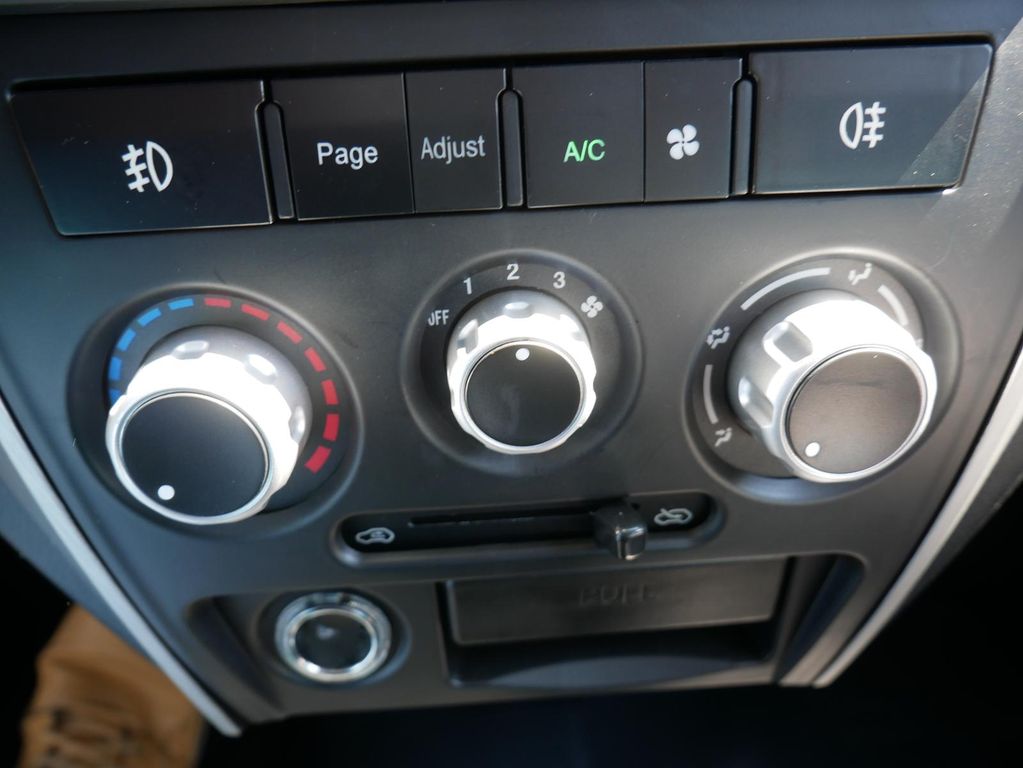 DFSK EC35 2025