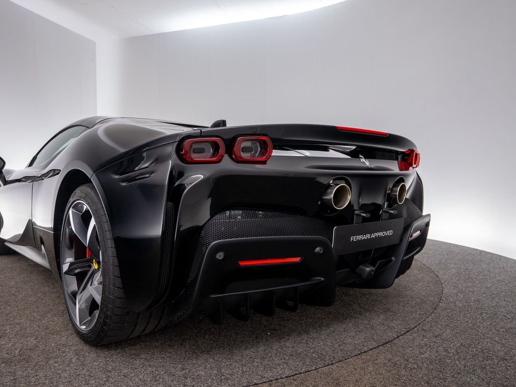Ferrari SF90 2025