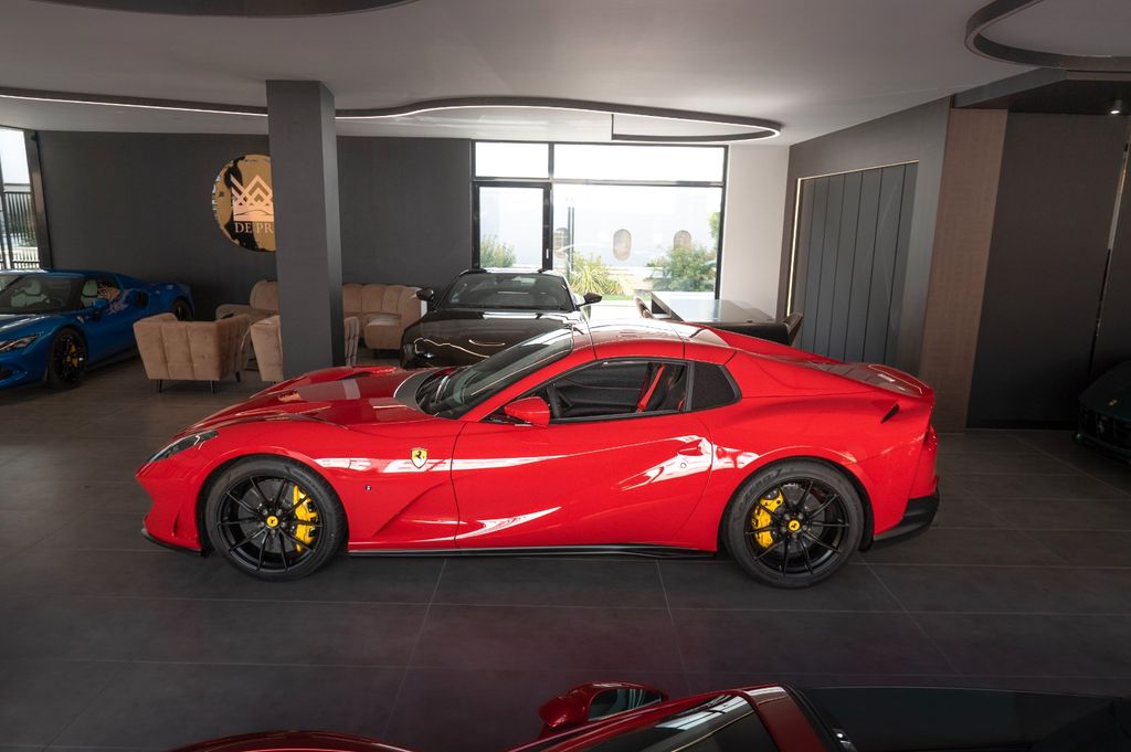 Ferrari 812 2022