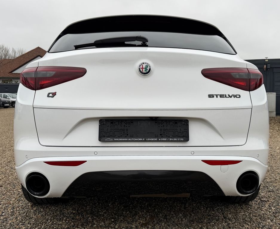 Alfa Romeo Stelvio 2021