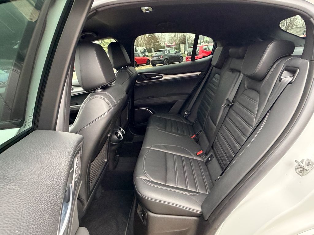 Alfa Romeo Stelvio 2021