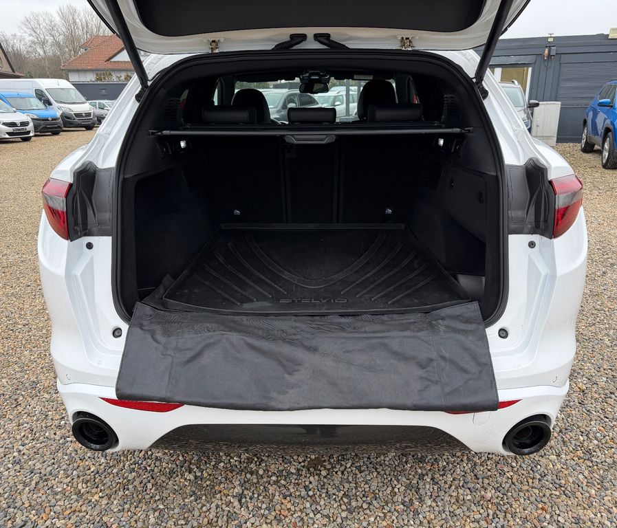 Alfa Romeo Stelvio 2021