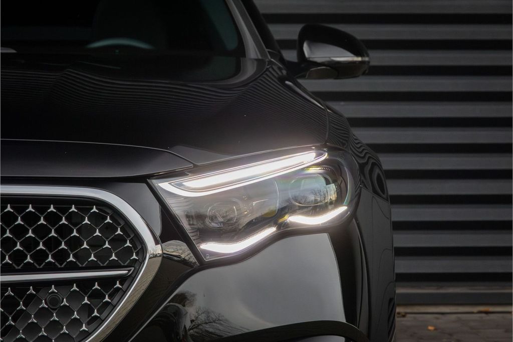 Mercedes-Benz E 220 2025