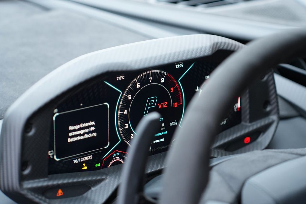 Lamborghini Revuelto