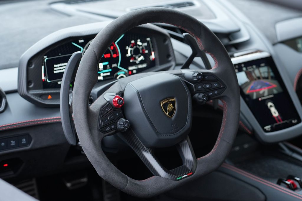 Lamborghini Revuelto