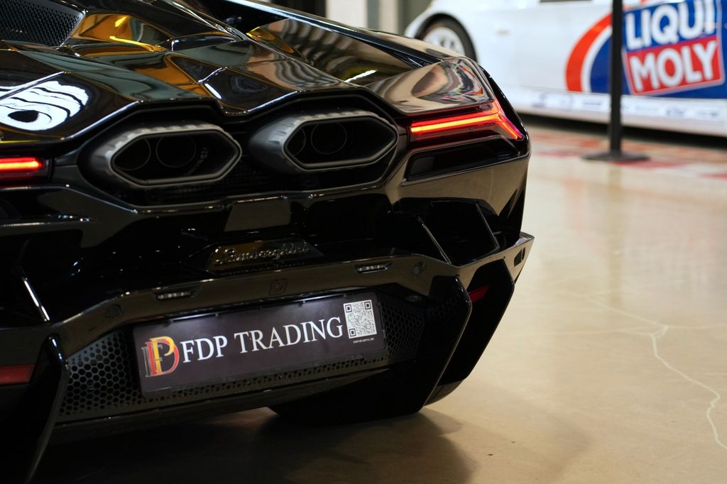 Lamborghini Revuelto