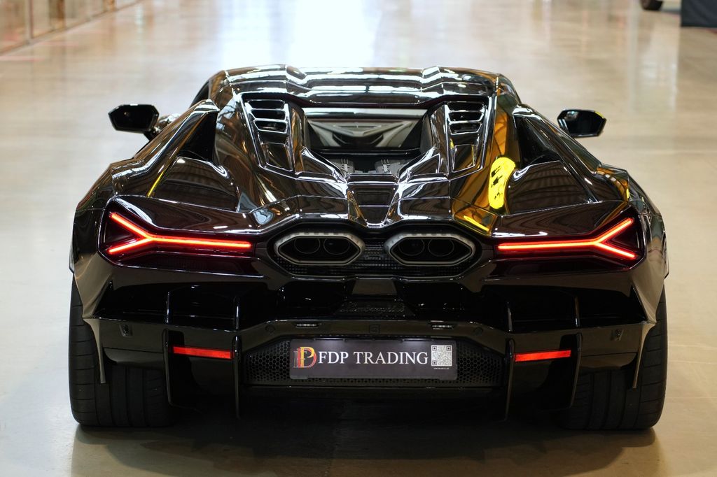 Lamborghini Revuelto