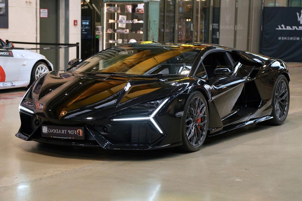Lamborghini Revuelto