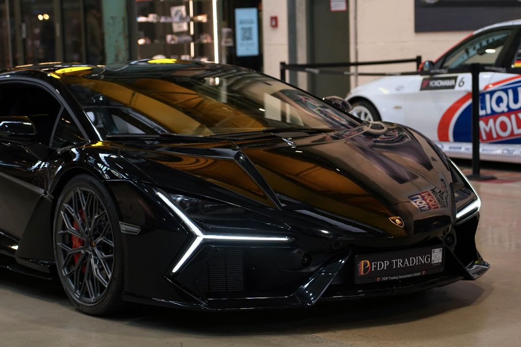 Lamborghini Revuelto