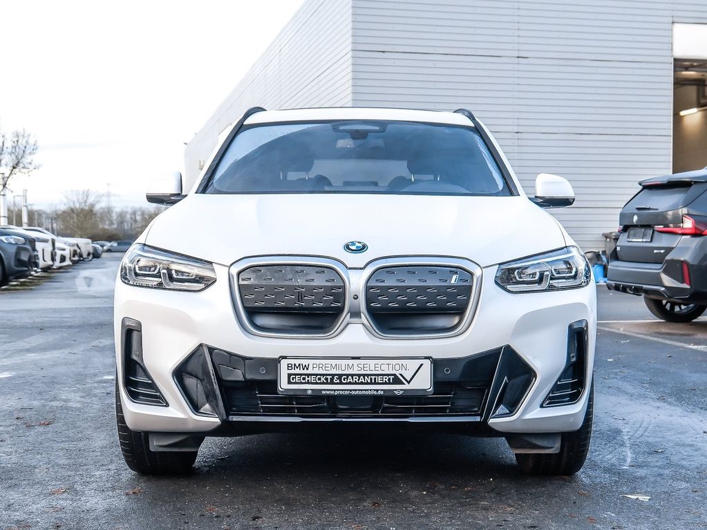 BMW iX3 2024