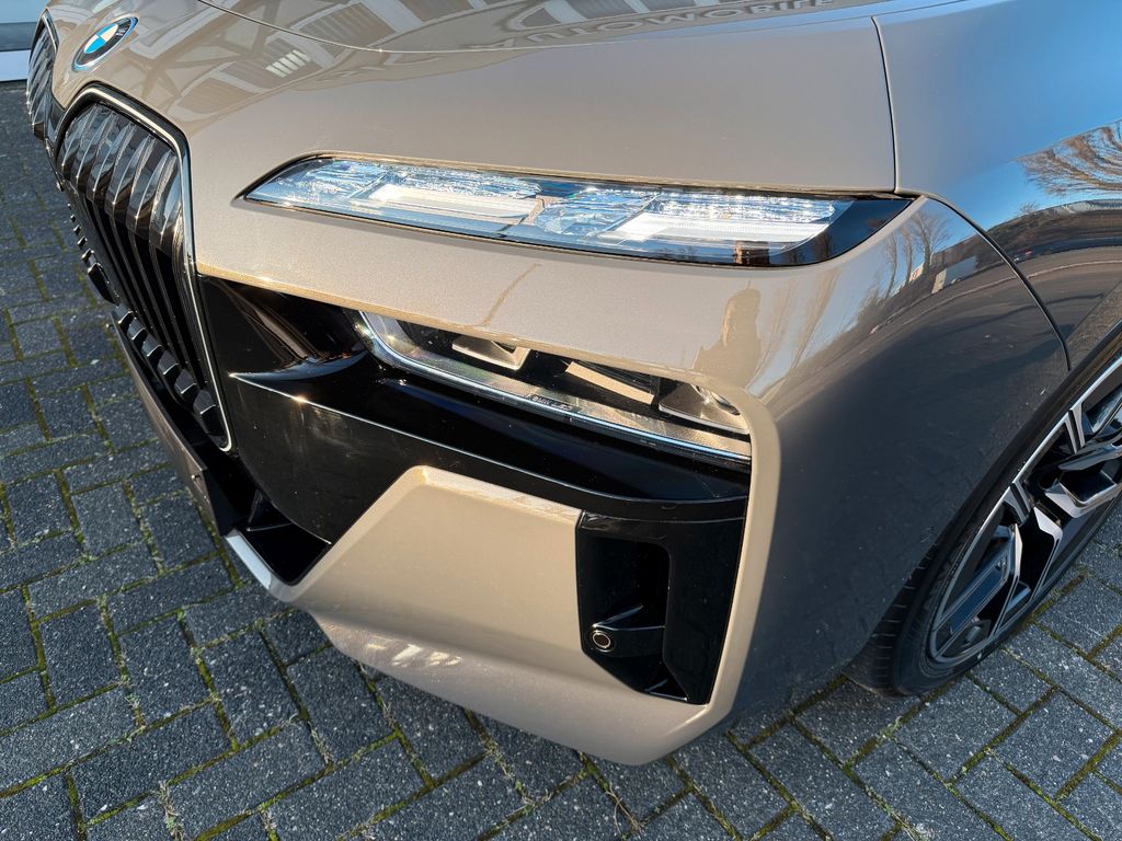 BMW i7 2024
