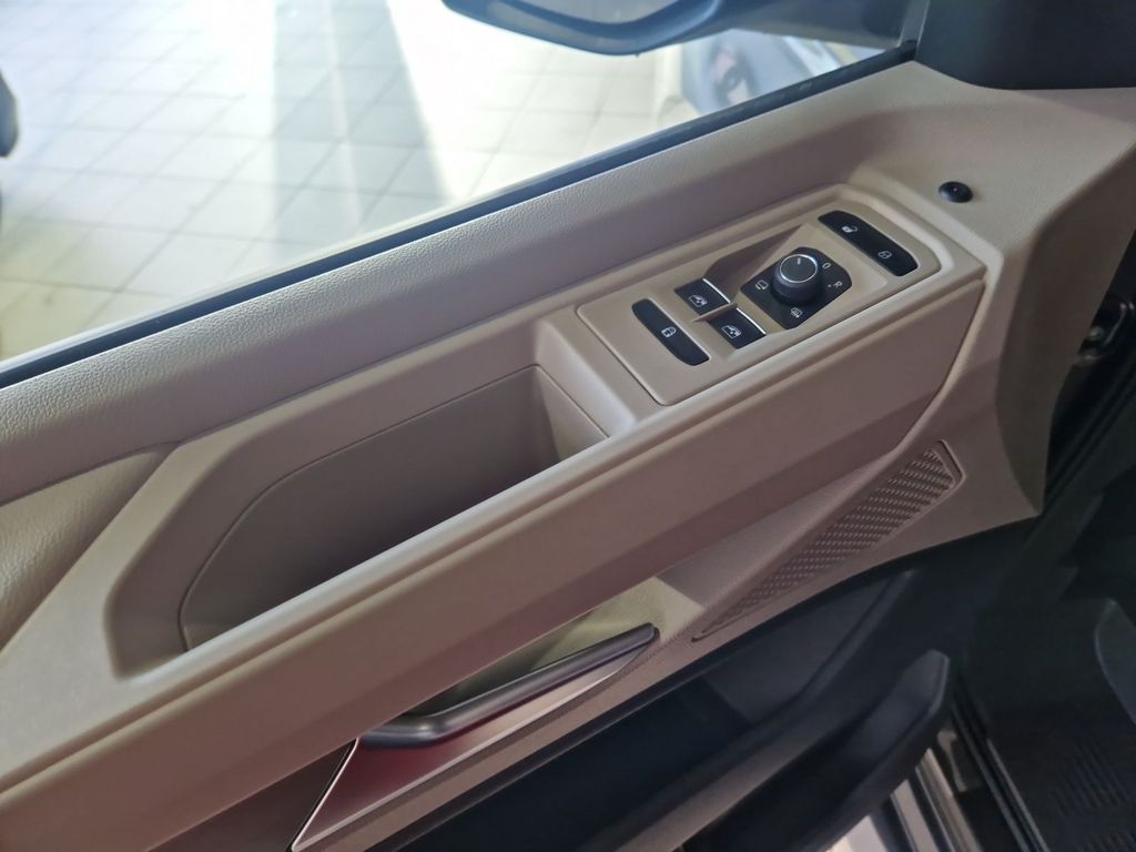 Volkswagen T7 California 2025