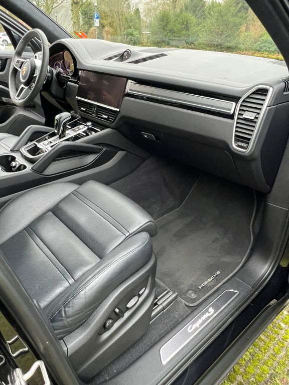 Porsche Cayenne 2021