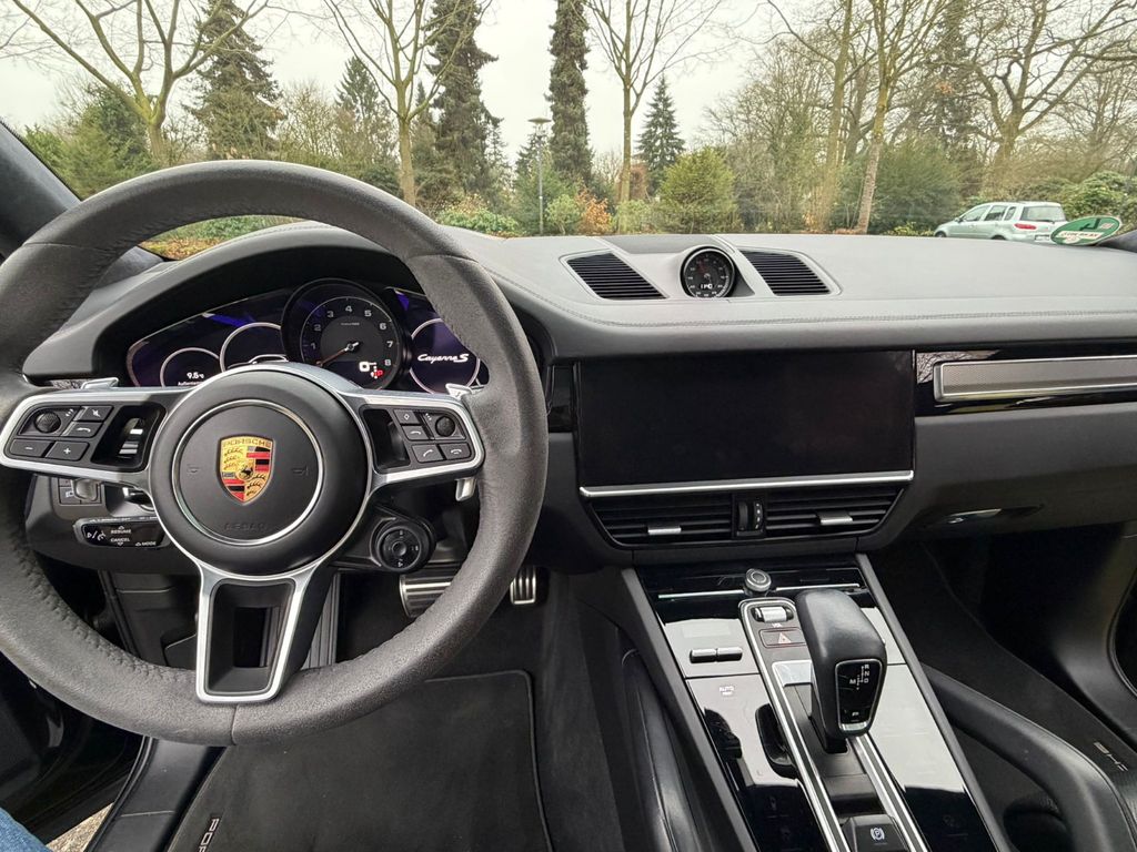 Porsche Cayenne 2021