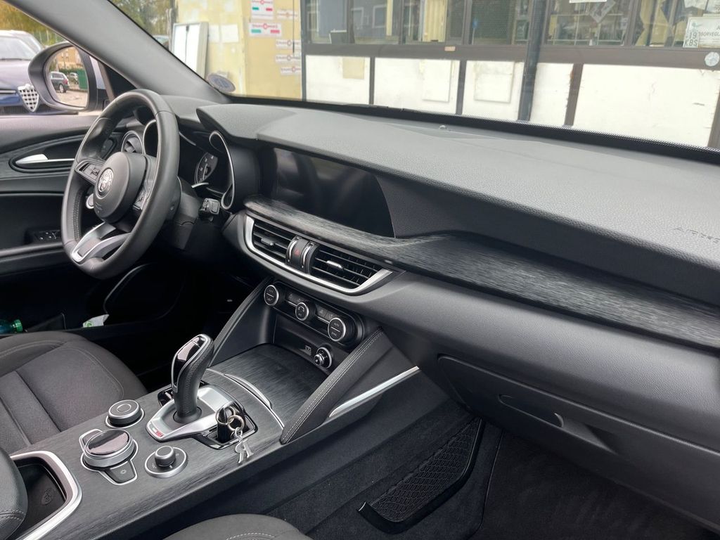 Alfa Romeo Stelvio 2021