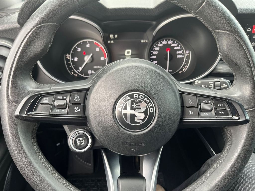 Alfa Romeo Stelvio 2021