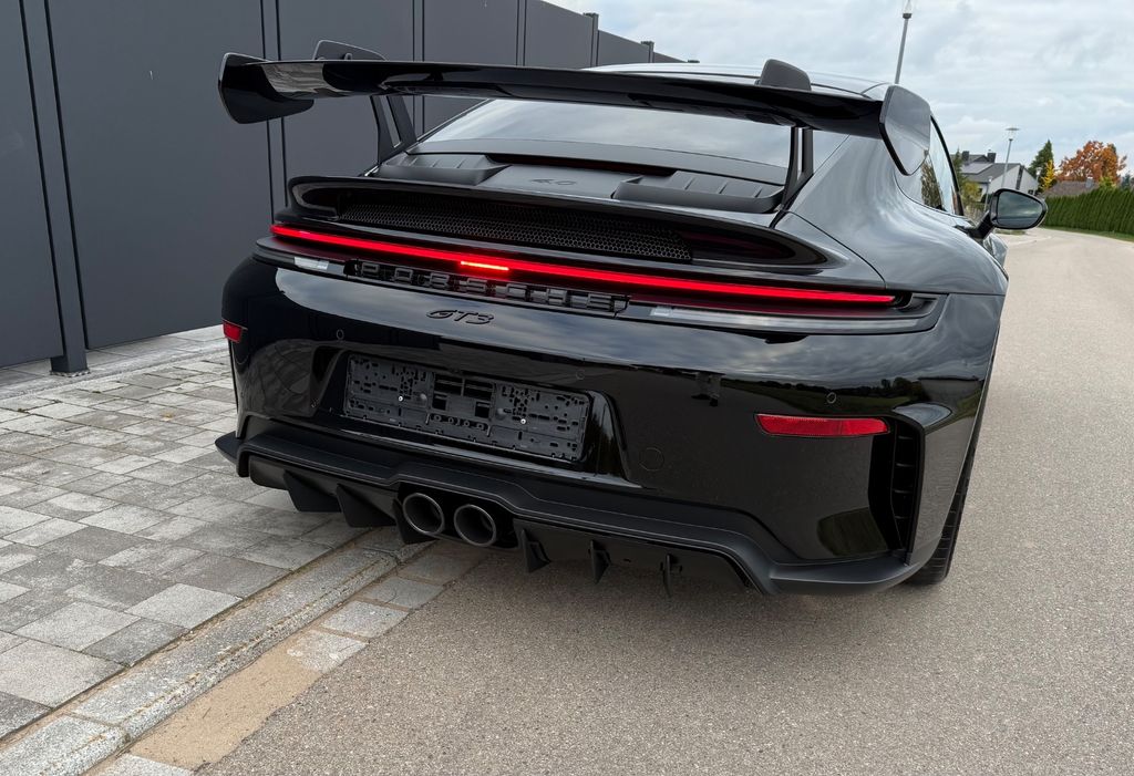 Porsche 992 2025