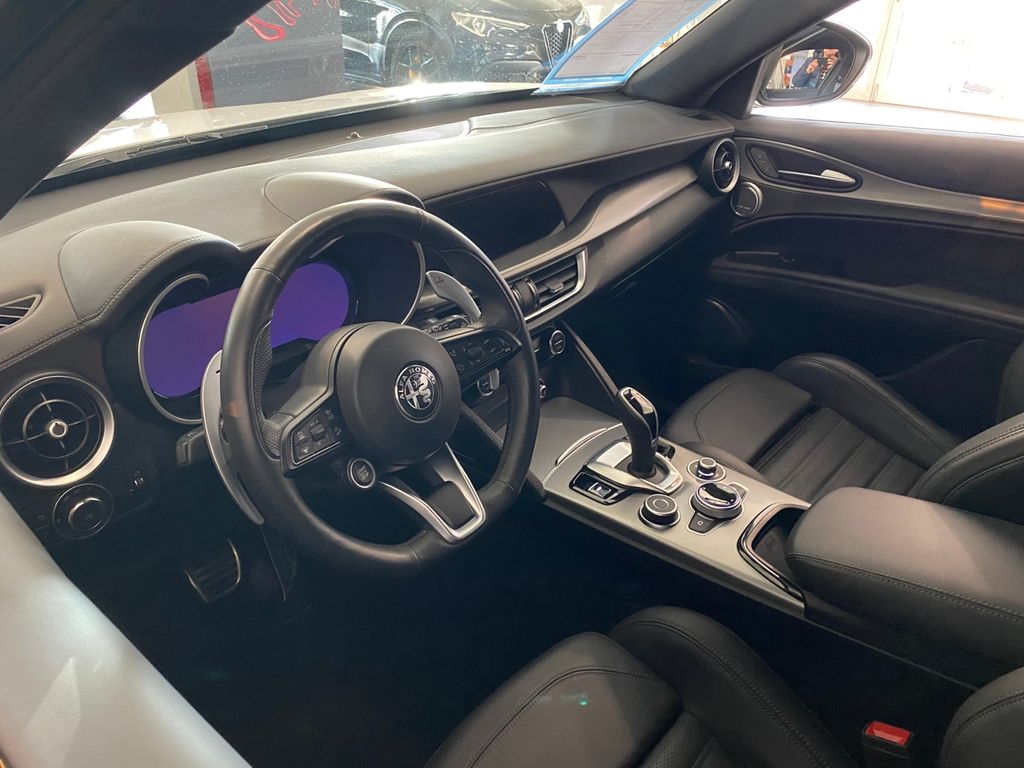 Alfa Romeo Stelvio 2023