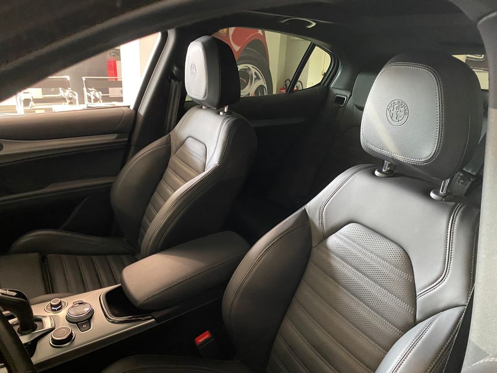 Alfa Romeo Stelvio 2023