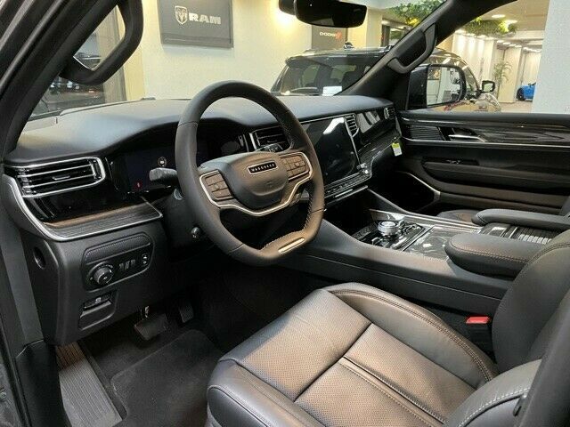 Jeep Wagoneer