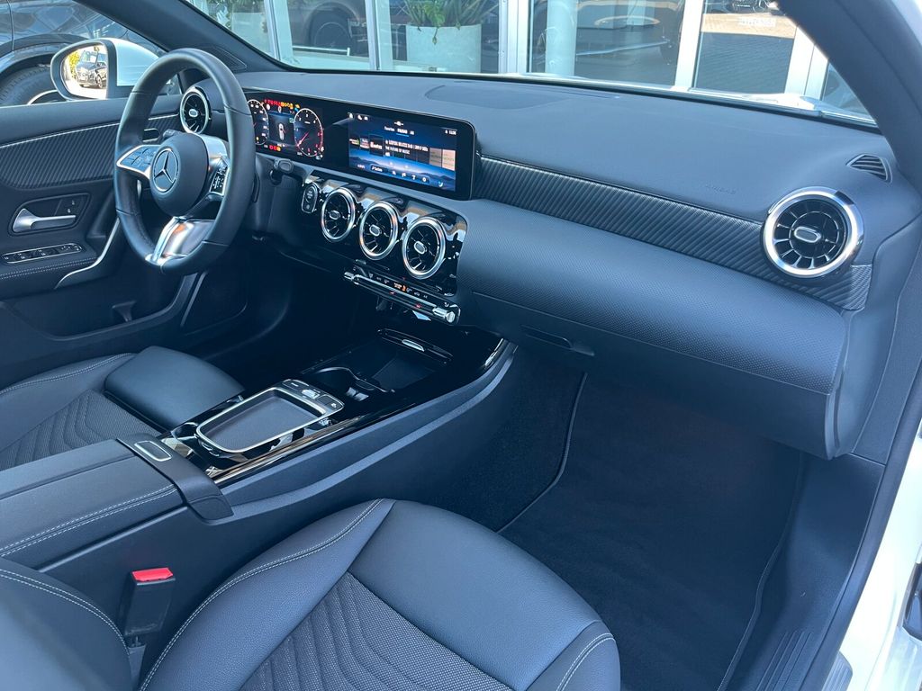 Mercedes-Benz A 200 2024